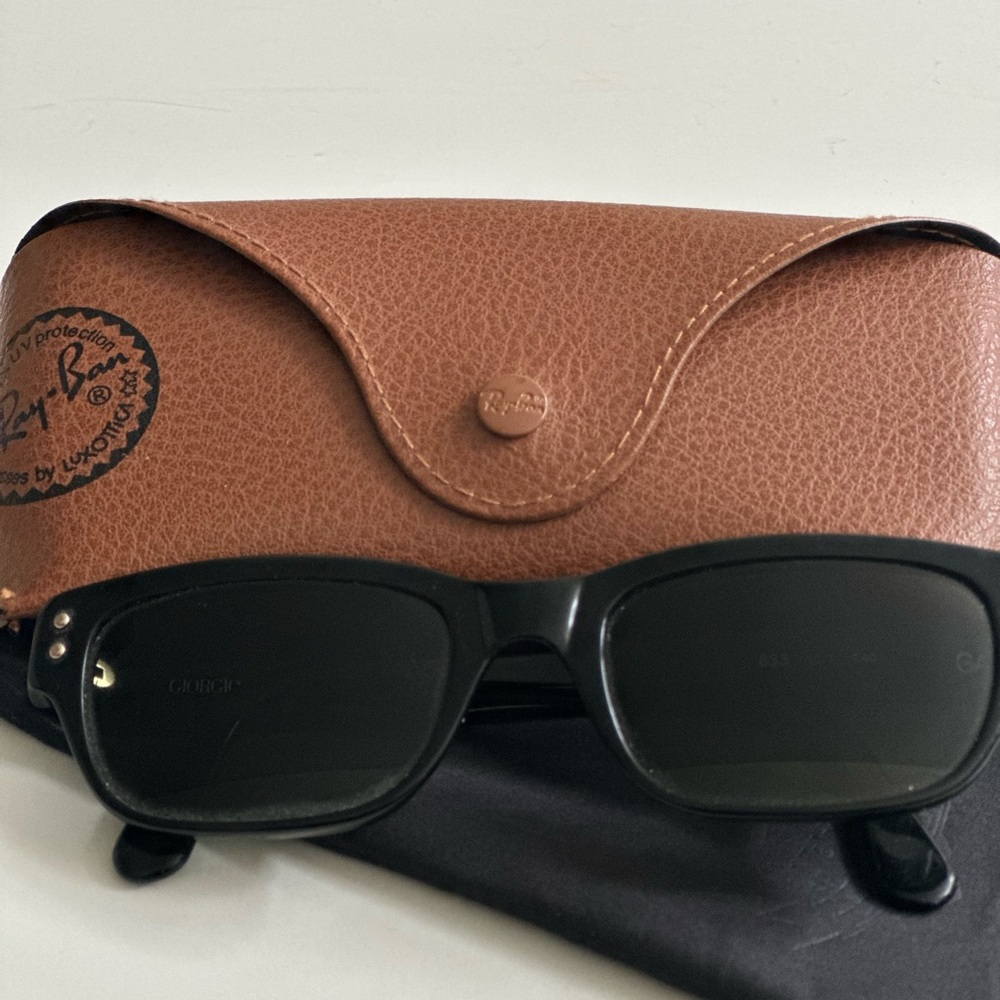 Ray-Ban Black Sunglasses with Brown Case